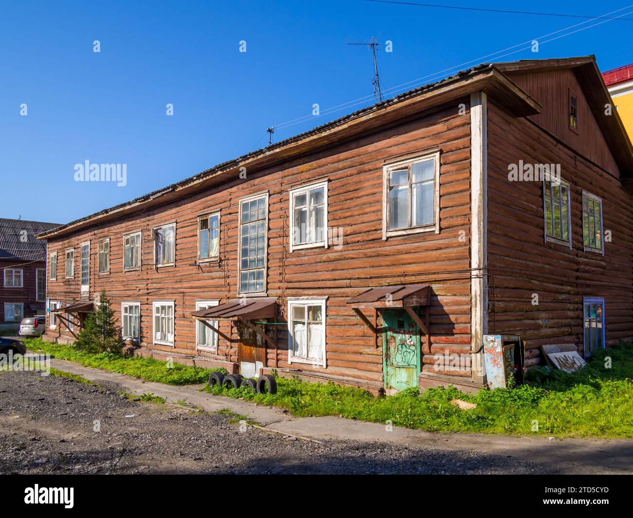 Murmansk, Russia - August 09, 2021: Old log house in one of the districts of Murmansk Stock Photo