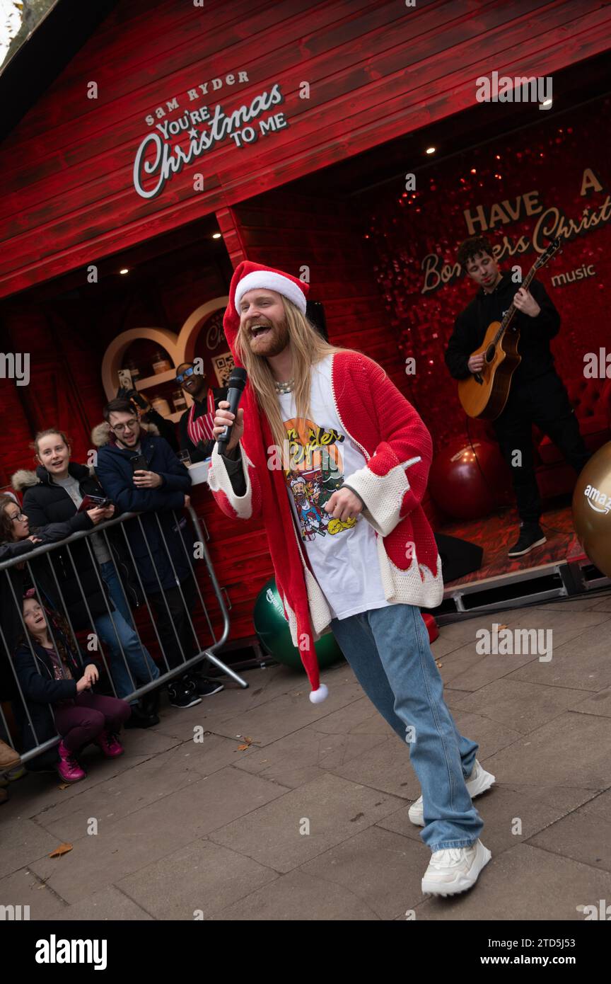 London, United Kingdom. 16th December 2023. Sam Ryder doing a pop up performance of his Amazon Music Original track 'You're Christmas To Me' on the Southbank this Saturday. The track is currently in the running to be a firm contender for Christmas no.1. Cristina Massei/Alamy Live News Stock Photo