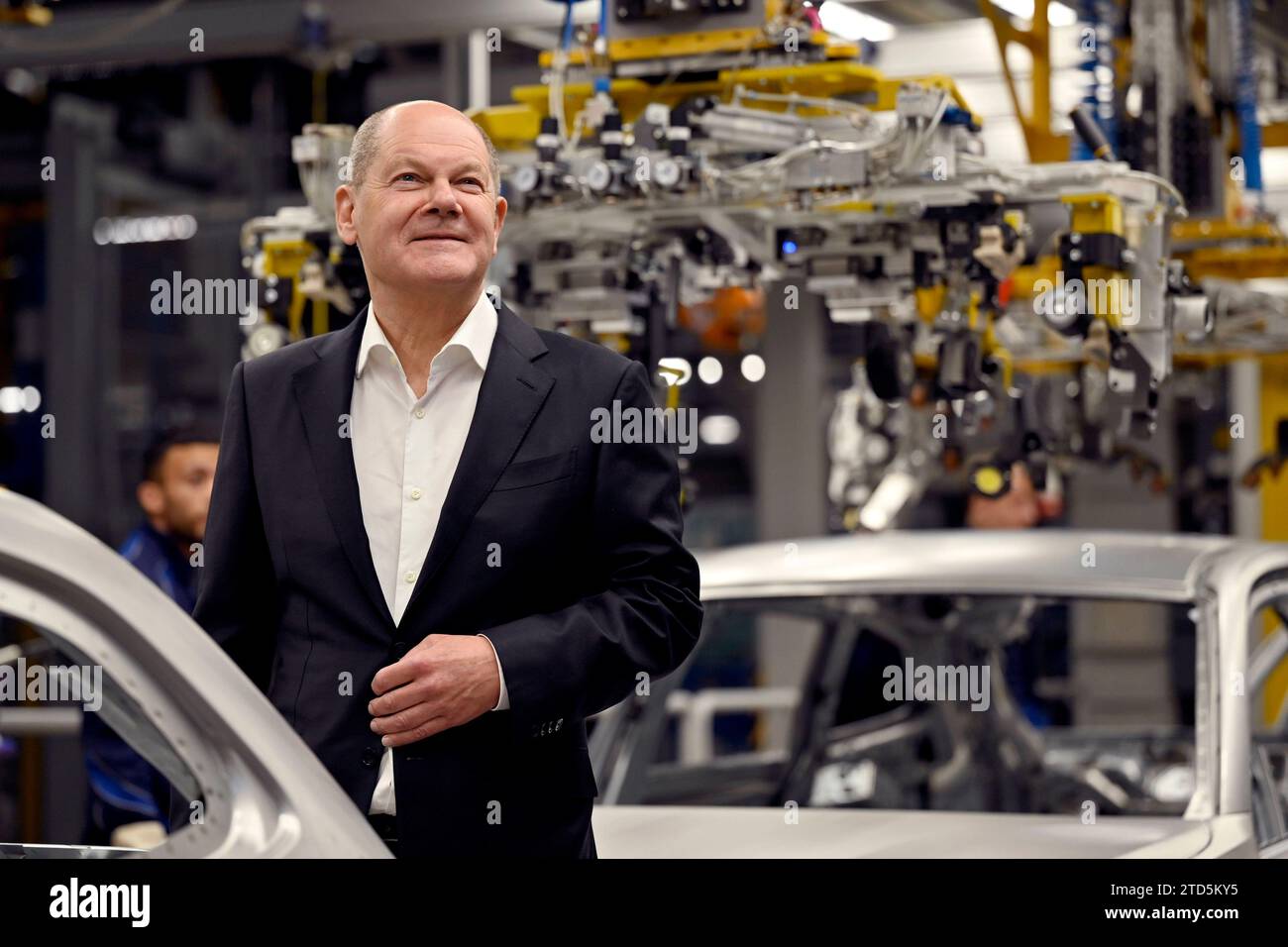 Bundeskanzler Olaf Scholz SPD bei seinem Werksrundgang im BMW Group Werk München. München, 05.12.2023 Bayern Deutschland *** Federal Chancellor Olaf Scholz SPD during his tour of the BMW Group plant in Munich Munich, 05 12 2023 Bavaria Germany Copyright: xDwixAnoraganingrumx Stock Photo