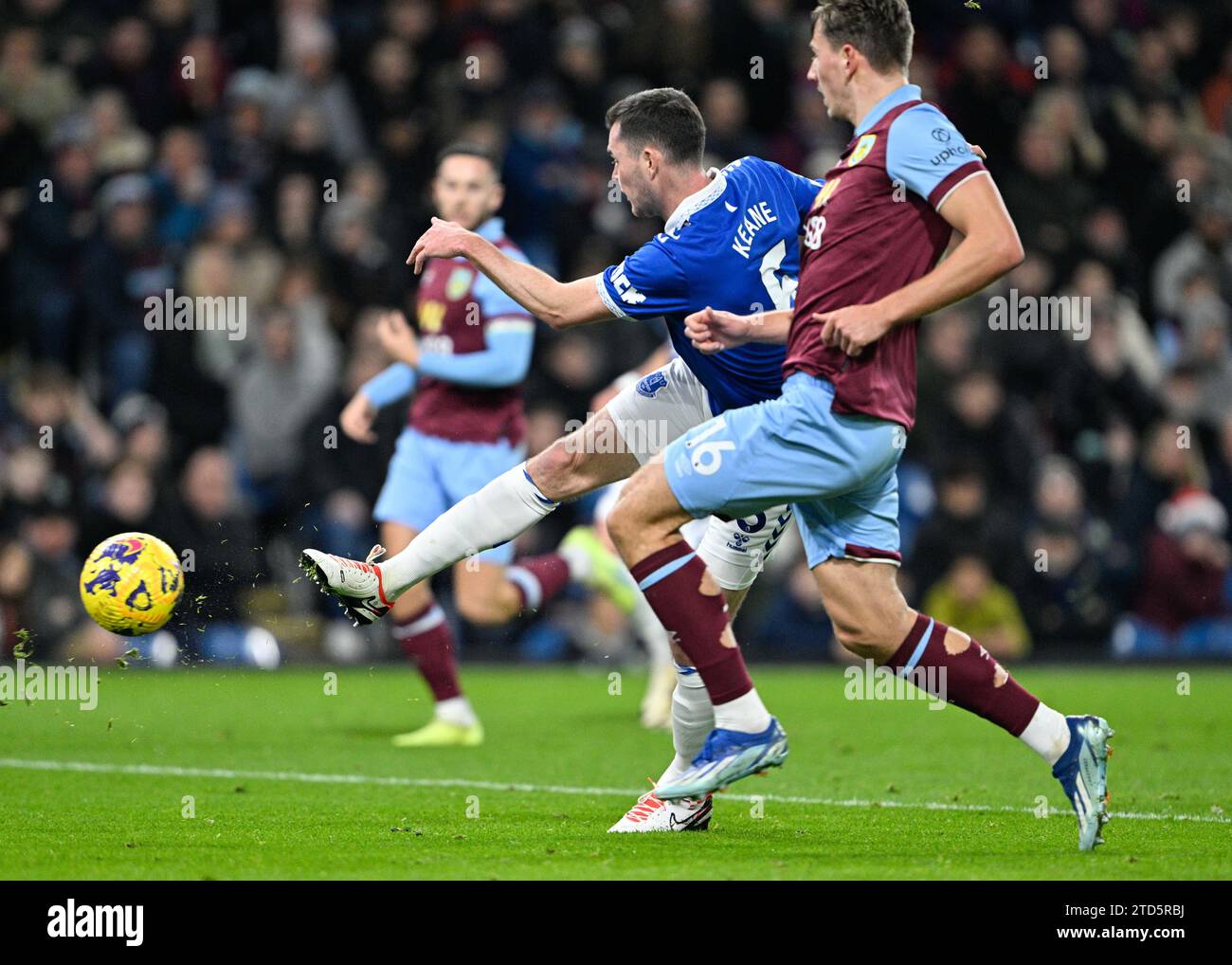 Michael Keane 5 of Everton Football Club strikes the ball at goal