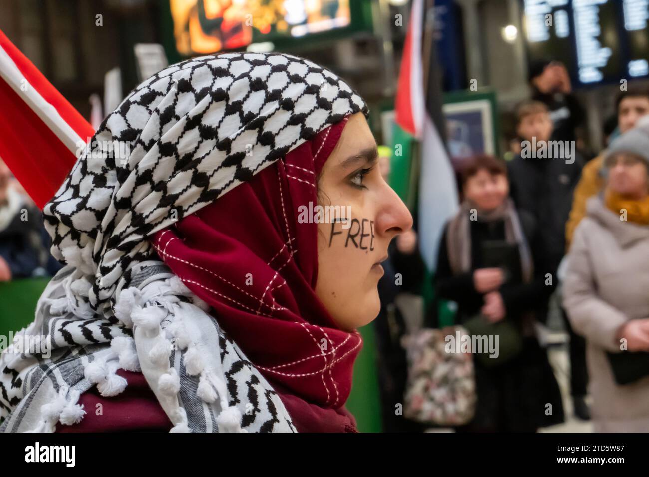 Glasgow, Scotland, UK. 16th December, 2023. People supporting Palestine