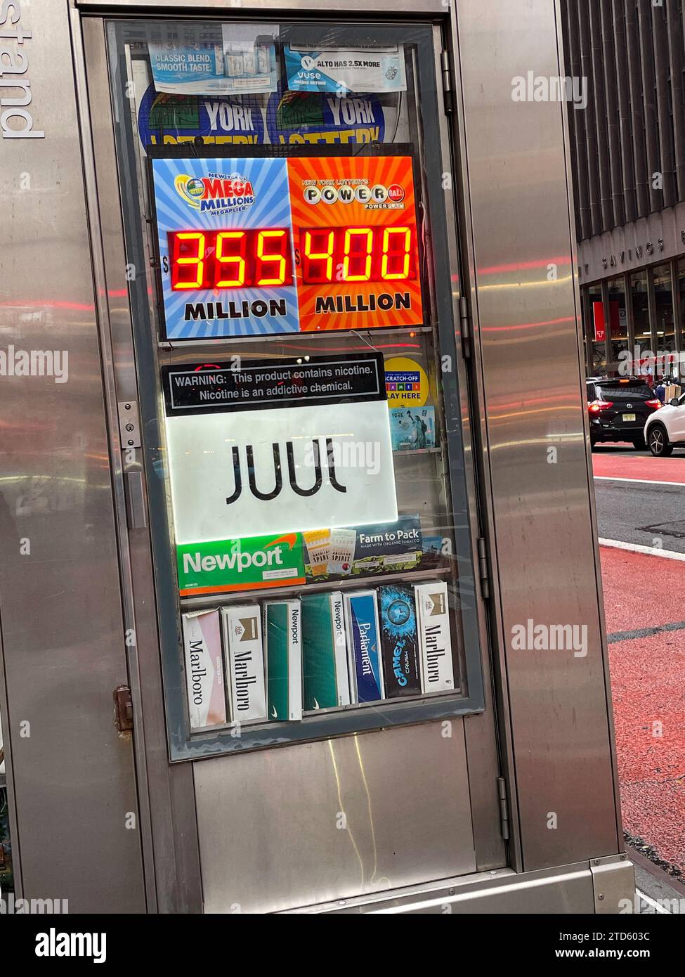 Juul electronic cigarette advertising on the side of the sidewalk convenience stand, 2023, New York City, United States Stock Photo