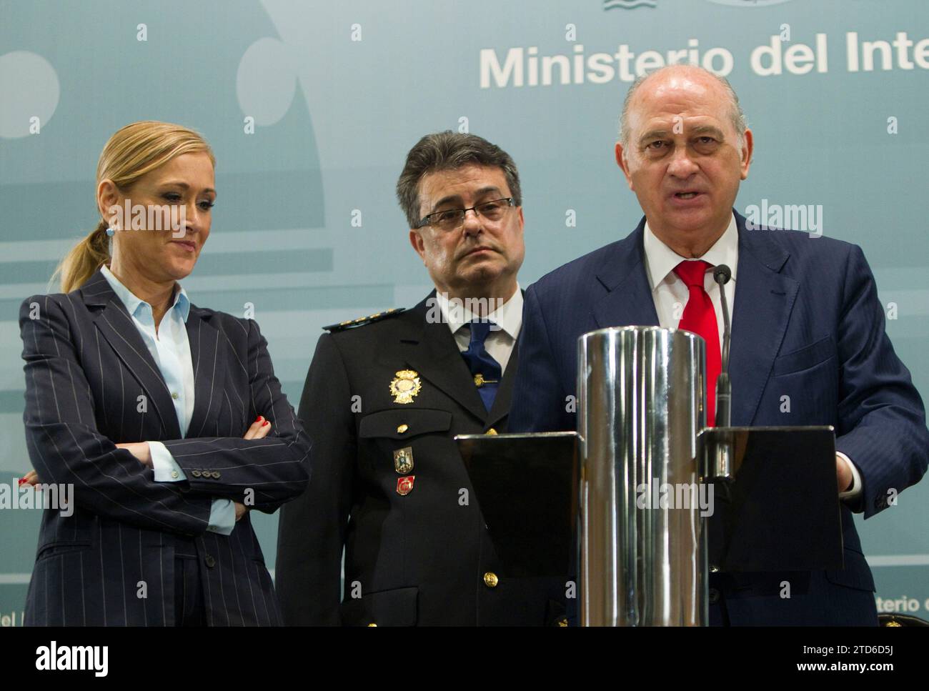 Madrid, 09/24/2014. The Minister of the Interior, Jorge Fernández Díaz (2d), with the Government delegate in Madrid, Cristina Cifuentes, during the press conference he offered today to report the details of the 'Candy' police operation in which he has been The alleged pedophile from the Madrid neighborhood of Ciudad Lineal Antonio Ortiz has been arrested. Photo: Isabel Permuy ARCHDC. Credit: Album / Archivo ABC / Isabel B Permuy Stock Photo