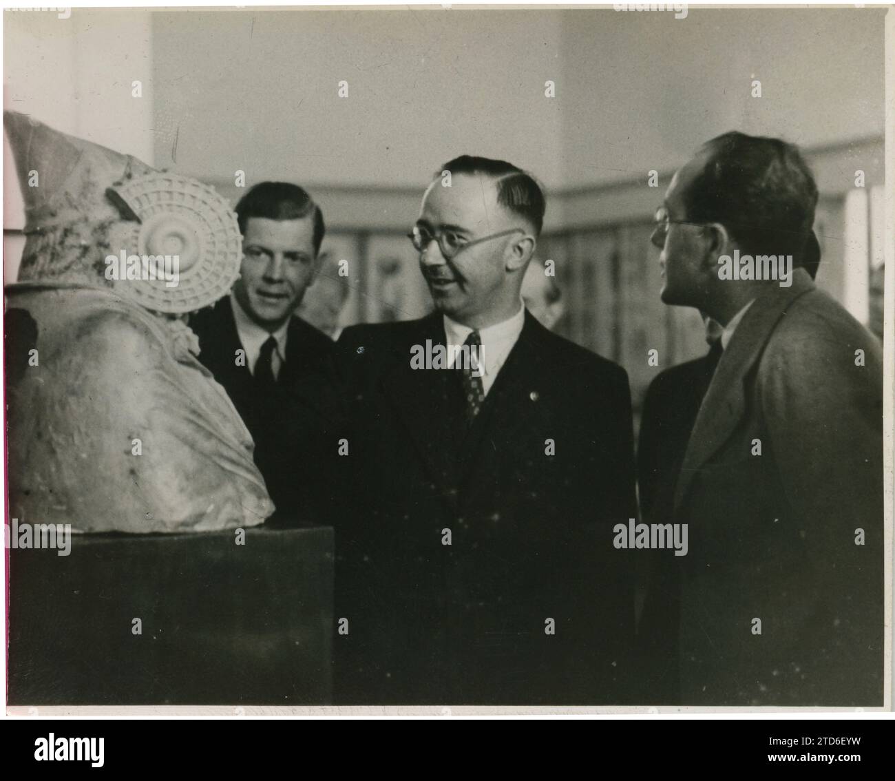 Madrid, 10/22/1940. Heinrich Himmler in Spain. In the image, before a reproduction of the Lady of Elche in the Archaeological Museum. Credit: Album / Archivo ABC / Virgilio Muro,José Zegri Stock Photo