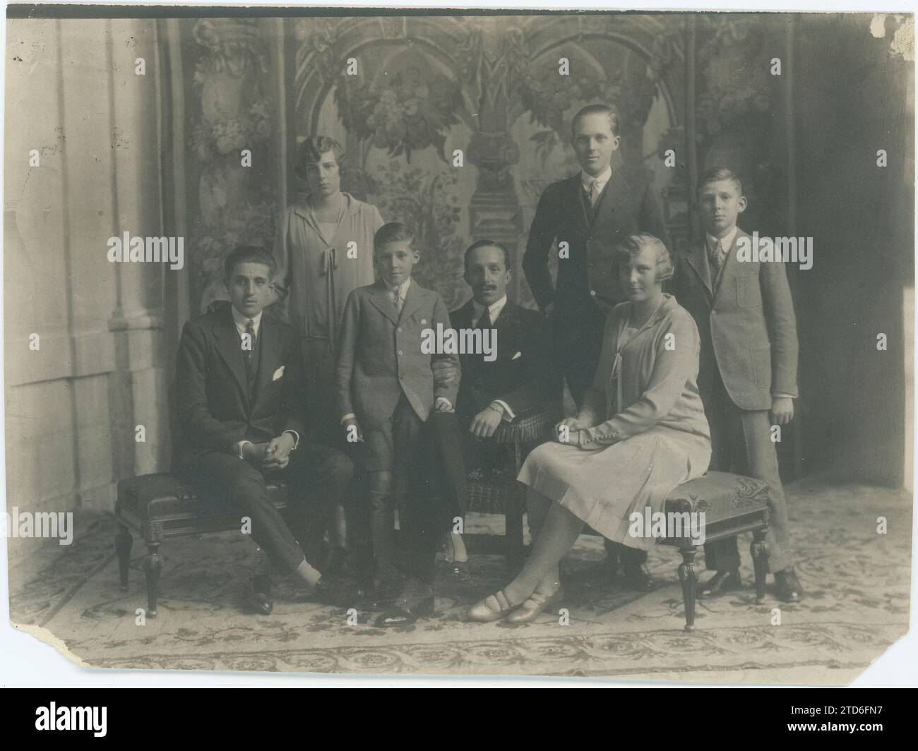 Santander, 12/25/1922. The King surrounded by his children. From left to right, the Infantes Don Jaime, Doña Beatriz and Don Gonzalo; the Prince of Asturias Don Alfonso; Doña Cristina and Don Juan. Credit: Album / Archivo ABC / Kaulak Stock Photo