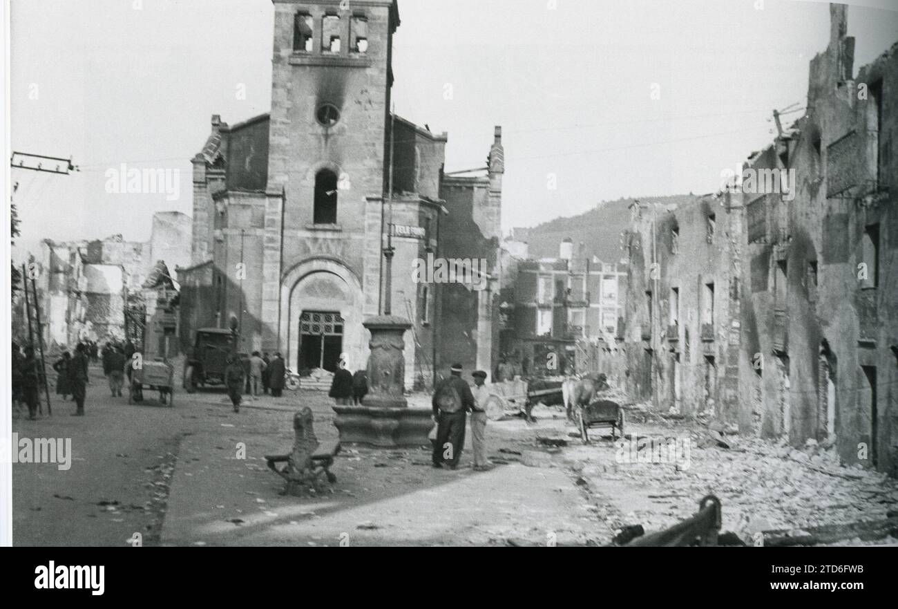 Guernica (Vizcaya), 05/08/1937. Campúa entered Guernica a few days after it was abandoned by the Basque nationalist troops and recorded the magnitude of its destruction. The images were taken barely a week after its bombing by the German Condor Legion. Credit: Album / Archivo ABC / Campua Stock Photo