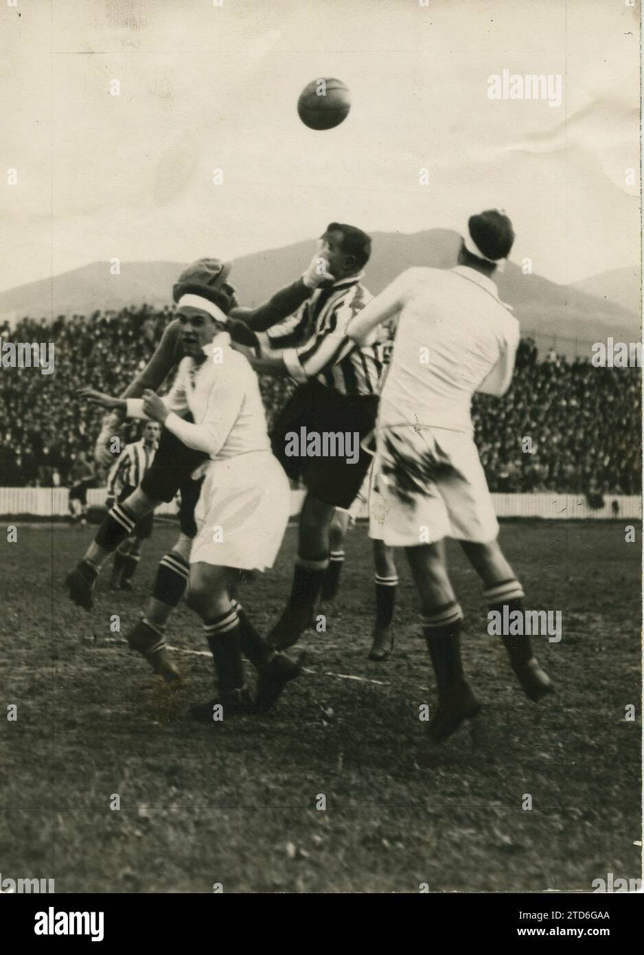 11/01/1926. Bilbao. In the field of San Mamés. An exit by the Madrid goalkeeper in the match against Athletic. Credit: Album / Archivo ABC Stock Photo