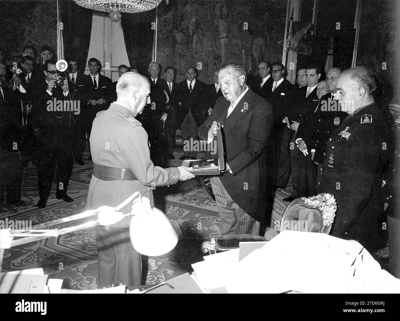 04/11/1967. Franco Receives Real Madrid Basketball, European Champion, in the Pardo, Chaired by Bernabeú and Accompanied by the Minister Secretary of the Movement, Mr. Solís, and the National Sports Delegate Samaranch, in the image Santiago Bernabeú presents a plaque to Franco. Credit: Album / Archivo ABC / Manuel Sanz Bermejo Stock Photo