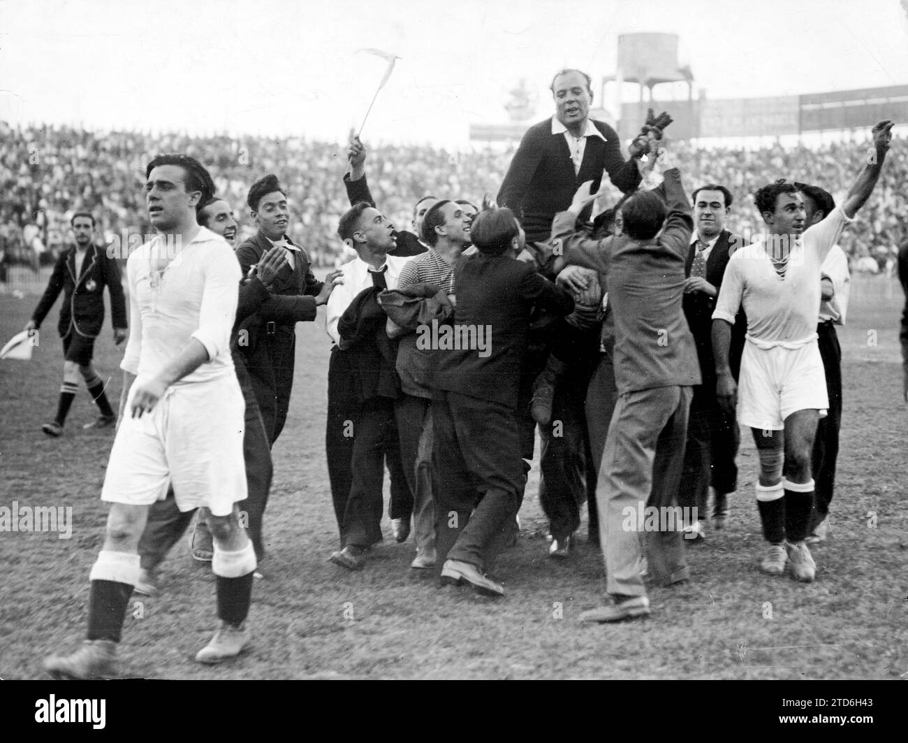 Final of the Spanish championship (1936) Madrid FC 2 - FCBarcelona 1. Zamora Comes Out On Shoulders. Credit: Album / Archivo ABC Stock Photo