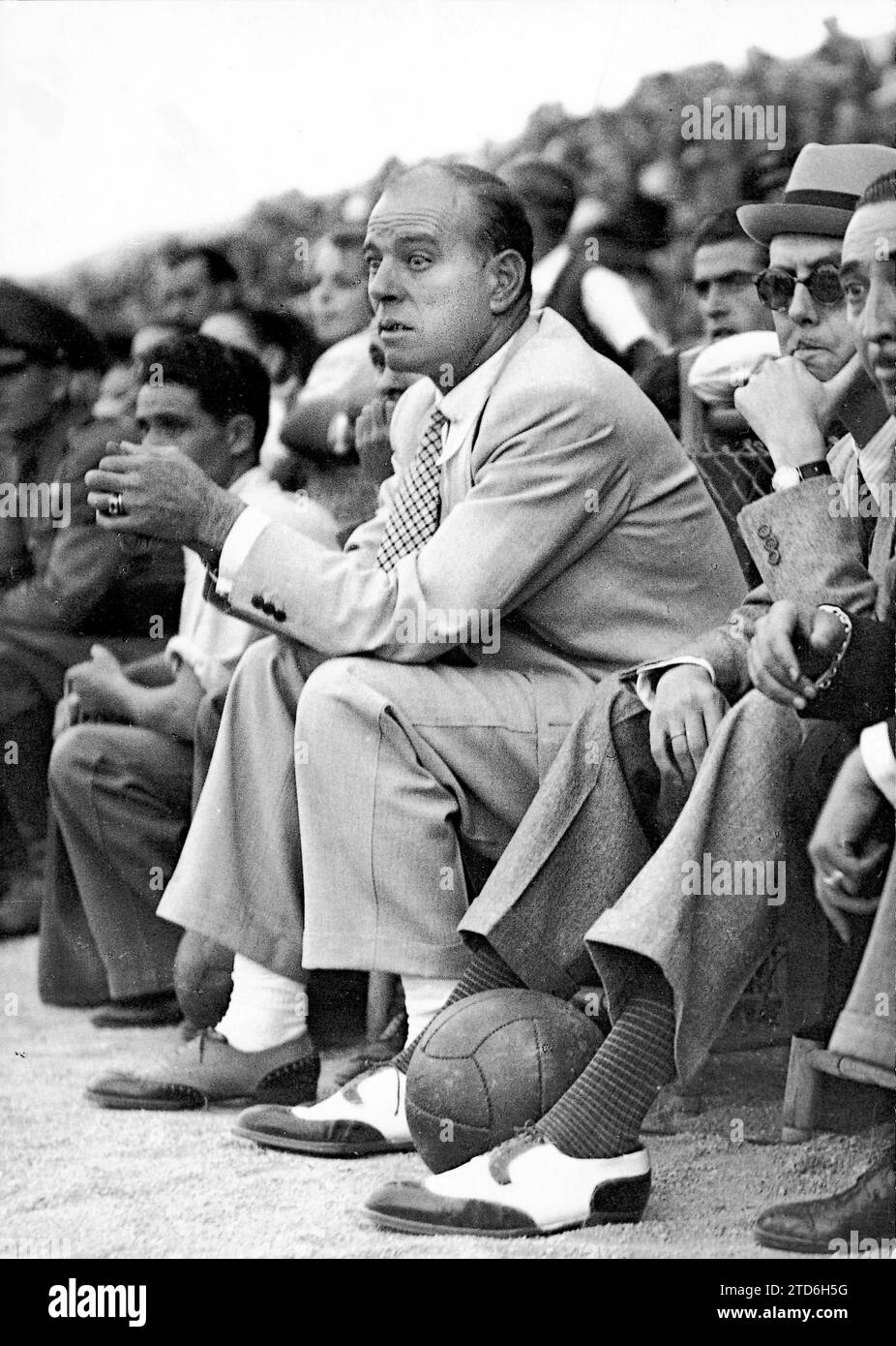 12/31/1940. The Coaches' pit did not yet exist when Zamora began directing Atletico Aviación. Here Following the game on the Vallecas field. Approximate date. Credit: Album / Archivo ABC Stock Photo