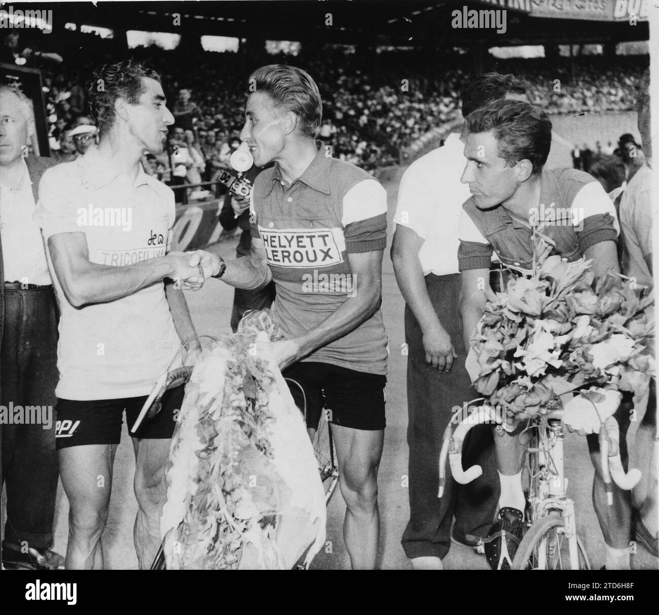 07/18/1959. At the exciting moment of arrival at the Parque de los Principes, Bahamontes receives congratulations from the famous cyclists of the French team Anquetil and Riviere. Credit: Album / Archivo ABC Stock Photo