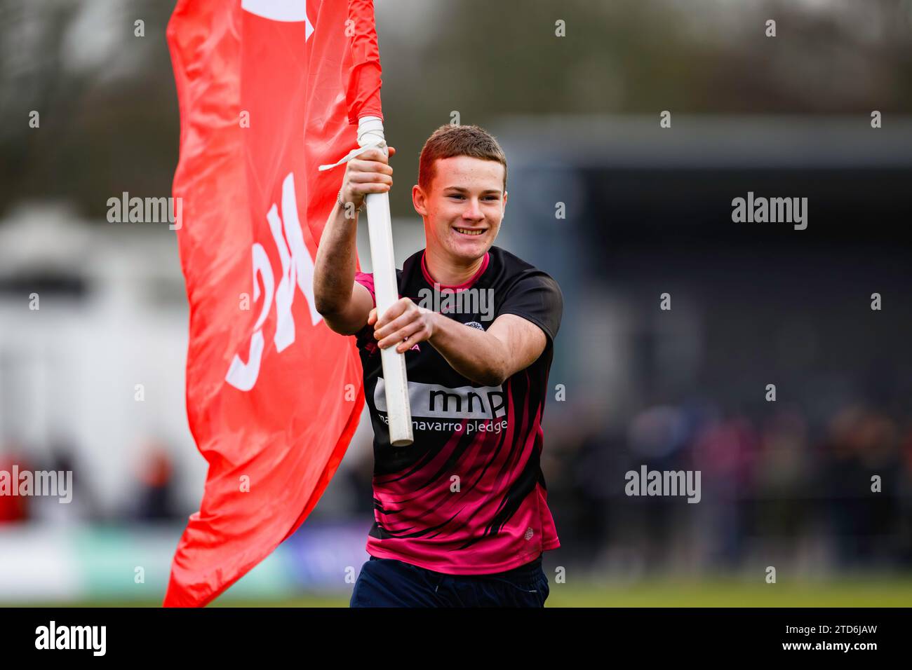 LONDON, UNITED KINGDOM. 16th, Dec 2023. A flag bearer during Saracens