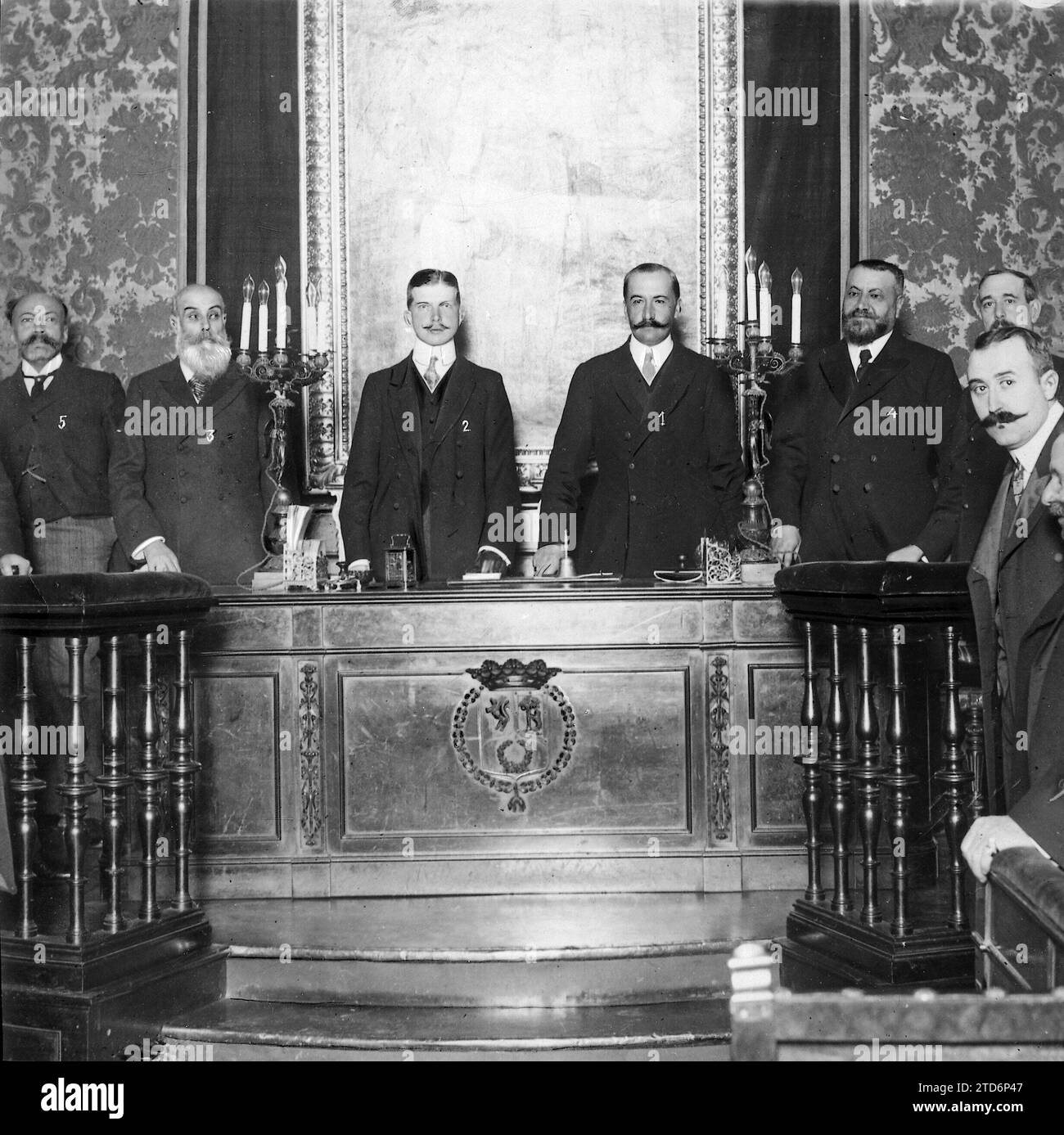 01/20/1911. The Matritense Charity Association. H.H. Ah. Rr. the Infantes D. Carlos (1) and D. Fernando (2) the civil governor Mr. Fernández Latorre (3) the Mayor, Mr. Francos Rodríguez (4) and Mr. Conde de Peñalver (5) Presiding over the solemn session Verified yesterday afternoon at City Hall. (Goñi photo). Credit: Album / Archivo ABC / Francisco Goñi Stock Photo