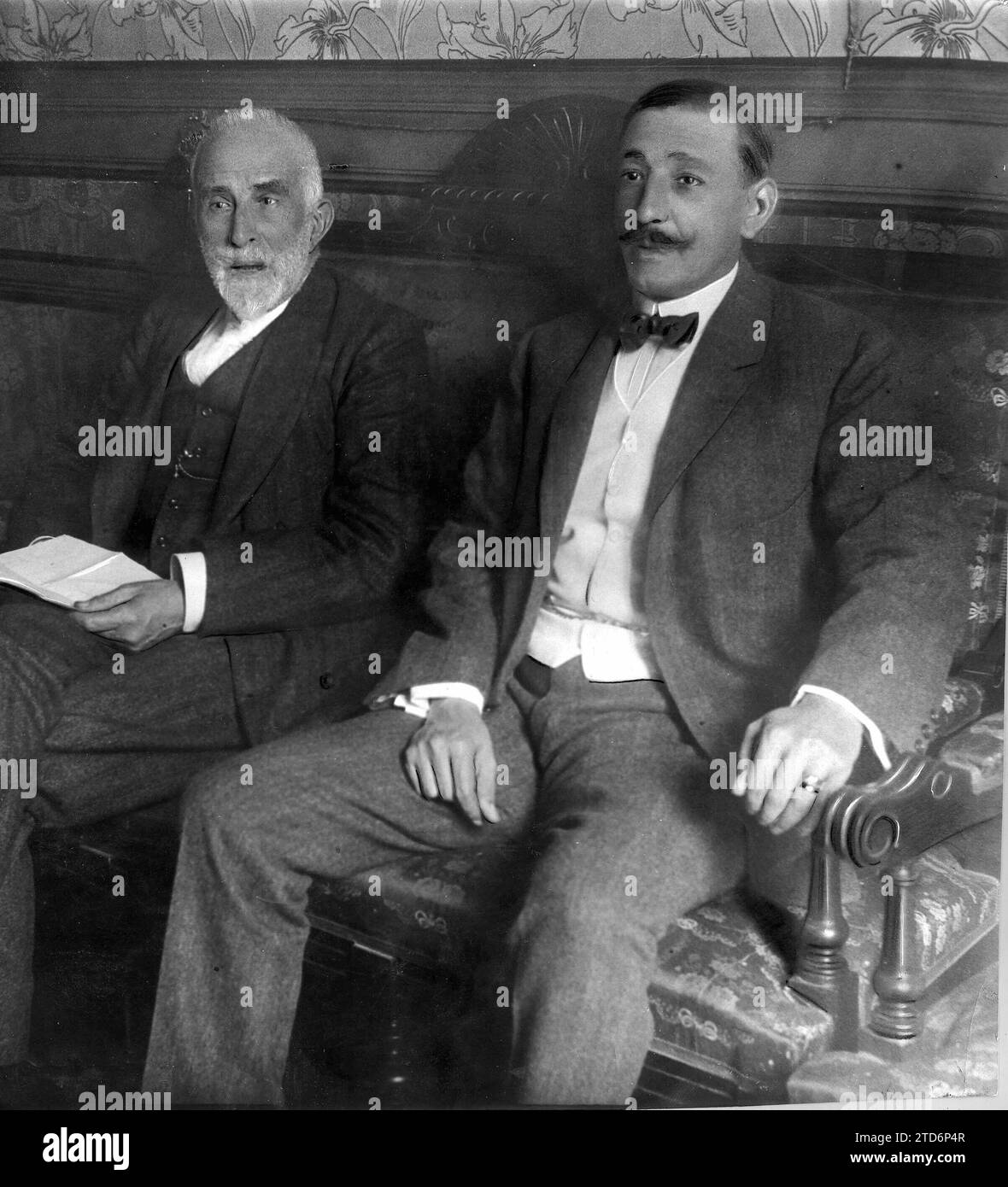 07/31/1910. The Miners' strike in Bilbao. The Minister of the Interior, Mr. Conde Sagasta, conferring with the president of the Institute of Social Reforms, Mr. Azcarate, about the Strike. Credit: Album / Archivo ABC / Francisco Goñi Stock Photo