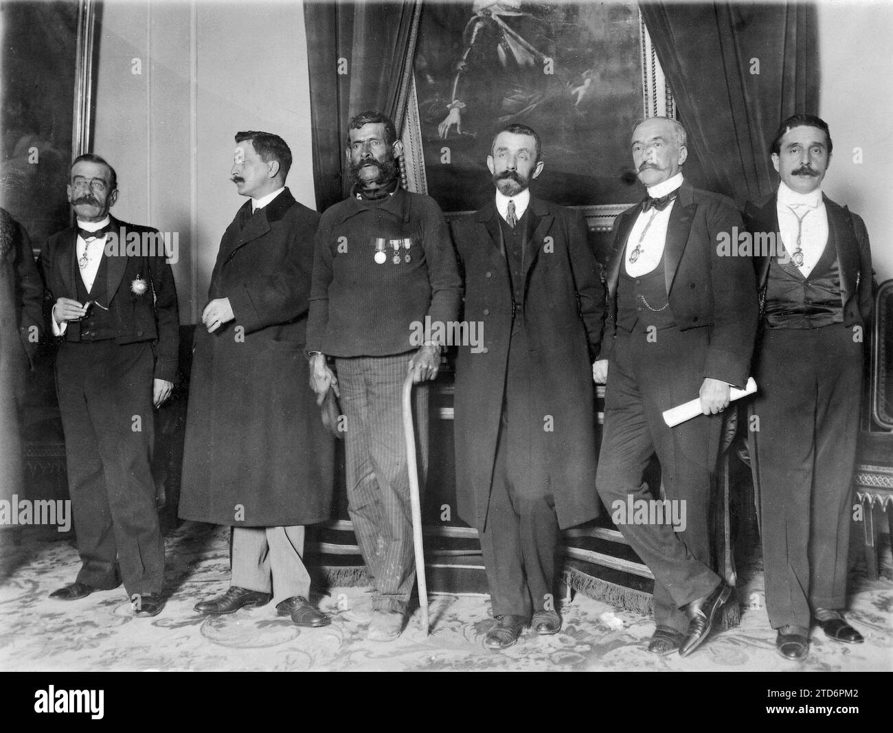 11/30/1909. In the academy of History. Distribution of Awards for virtue and talent: from left to right, the academic Mr. Catalina; The Awardees, Mr. Manuel Serrano Sanz, Mr. Manuel Martínez Reyes and Mr. Andrés Jiménez, and the Academic Marquises of Cerralbo and Montsalud. Credit: Album / Archivo ABC / Ramón Alba Stock Photo