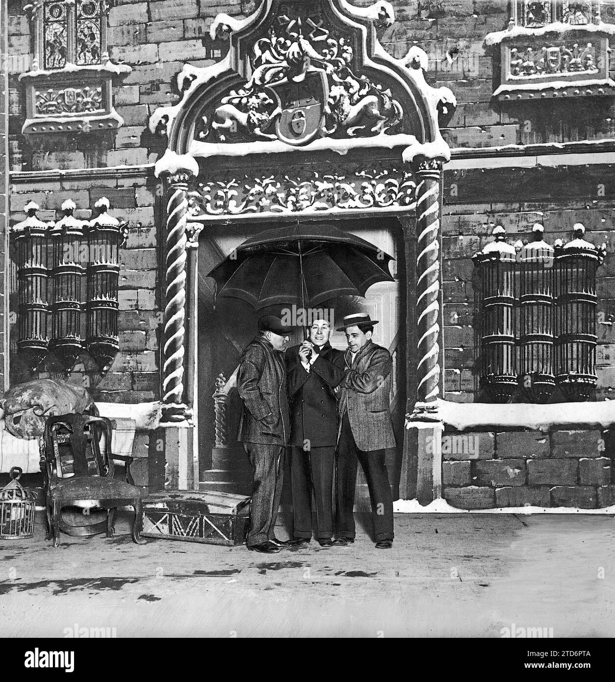 10/31/1911. Premiere at the Grand Theatre. A scene from 'Grandpa's Umbrella' by Messrs. Perrin and Palacios, music from Barrier and Luna. Credit: Album / Archivo ABC / Rivero Stock Photo