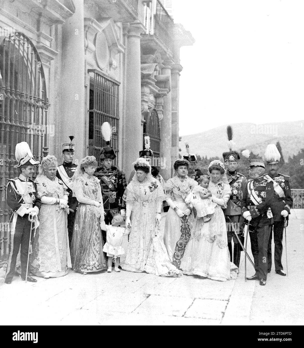 06/01/1909. In the farm. After the baptism of Infantita Beatriz. The royal family on a Palace terrace. (1) the infante Don Luis de Orleans; (2) the Infanta Doña Isabel; (3) the infante Don Alfonso de Orleans; (4) the Queen Mother, Mrs. María Cristina; (5) HM the King; (6) the prince of Asturias; (7) Princess Beatrice of Wattemberg; (8) the infant Don Rainiero de Borbón; (9) the Infanta Doña Eulalia; (10) the infante Don Felipe de Borbón; (11) the infant Don Jaime; (12) the Infanta Doña María Teresa; (13) the infante Don Fernando; (14) Archduke Frederick; (15) the infant Don Carlos. Credit: Alb Stock Photo