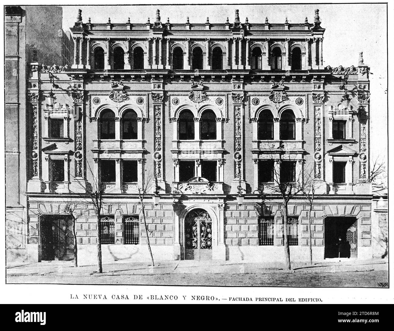 12/31/1927. The new house of black and white. Main façade of the Building. - -approximate date. Credit: Album / Archivo ABC Stock Photo