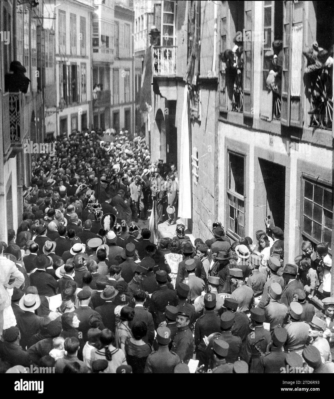 08/15/1923. La Coruna. Tribute to the Countess of Pardo Bazán. Solemn discovery of the tombstone placed in the house where the famous writer lived. Credit: Album / Archivo ABC / González Stock Photo