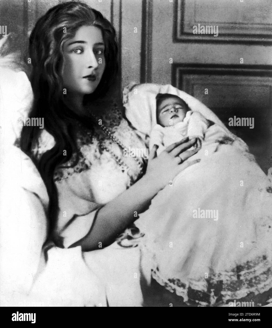 09/30/1923. Belgrade. Baptism of the Crown Prince. The Queen of Serbia, with her Firstborn son, after receiving the Waters of Baptism. Credit: Album / Archivo ABC Stock Photo