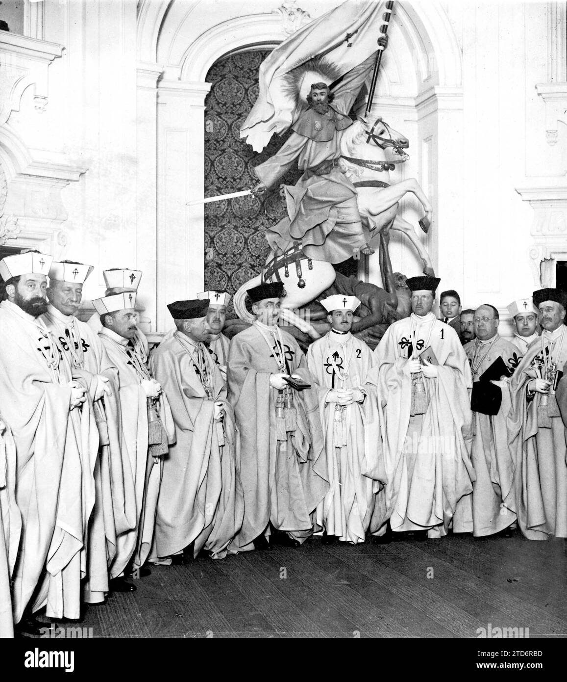 12/28/1922. Madrid. In the Commanders of Santiago. The chapter of the order of the Knights of Santiago Reunido, under the presidency of SA El Infante Don Fernando (1) to knight the Duke of Almenara Alta (2). Photo: Larregla. Credit: Album / Archivo ABC / Larregla Stock Photo