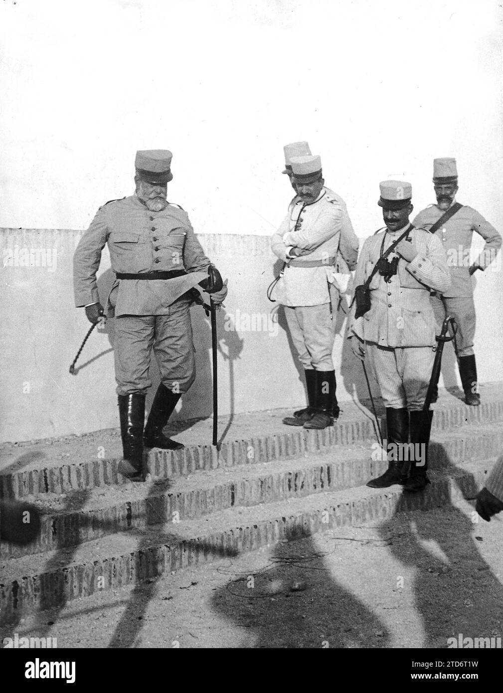 08/31/1909. The Melilla campaign. The naval general visited the coastal ...