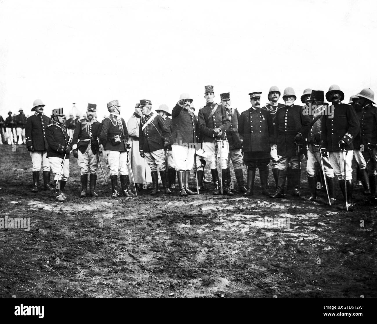 12/31/1910. D. Alfonso Xiii in Sidi-Amet el Hach. HM the King, accompanied by General Aldave and his Entourage, Contemplating the Conquered Positions. To the left of the monarch you see Mr. Canalejas. Credit: Album / Archivo ABC / Francisco Goñi Stock Photo