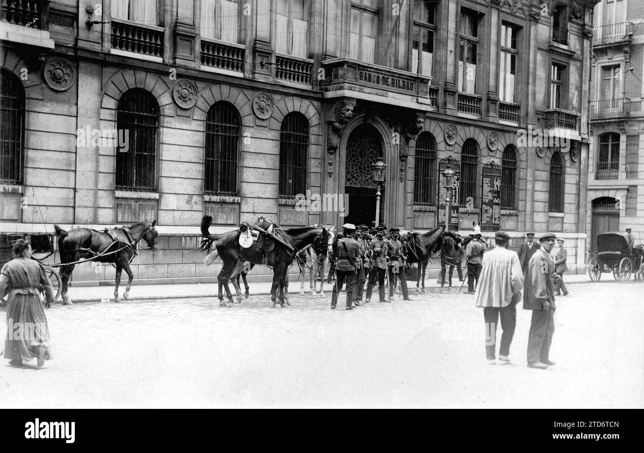 08/31/1910. The Miners' strike in Bilbao. Civil Guard forces guarding the Bilbao bank building. Credit: Album / Archivo ABC / Chimbo Stock Photo