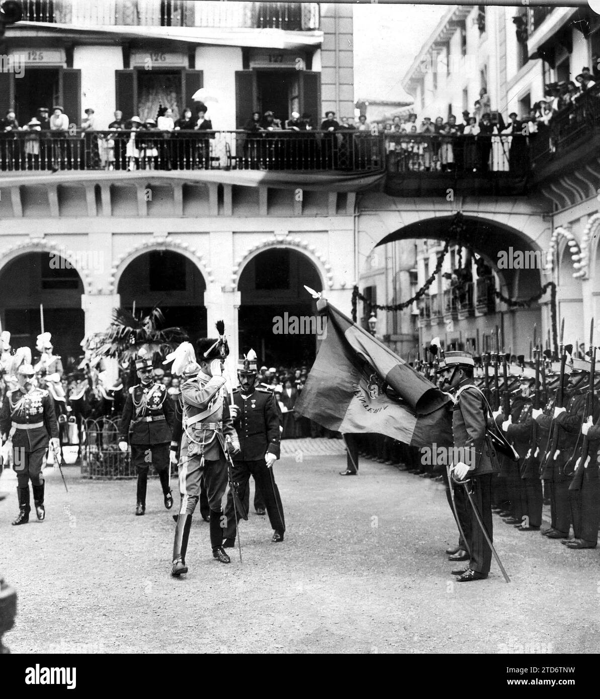 08/31/1910. The court in San Sebastian. HM the King Saluting the flag of the Sicilian battalion, which paid honors during the reception of the extraordinary English embassy. Credit: Album / Archivo ABC / Francisco Goñi Stock Photo