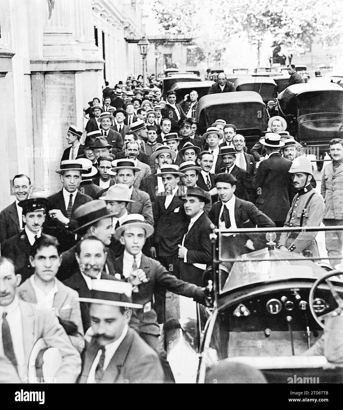 07/04/1923. Madrid. The Political Expectation. Appearance offered yesterday afternoon in the vicinity of the Senate Moments before the Noisy Session. (photo Duke Julio). Credit: Album / Archivo ABC / Julio Duque Stock Photo