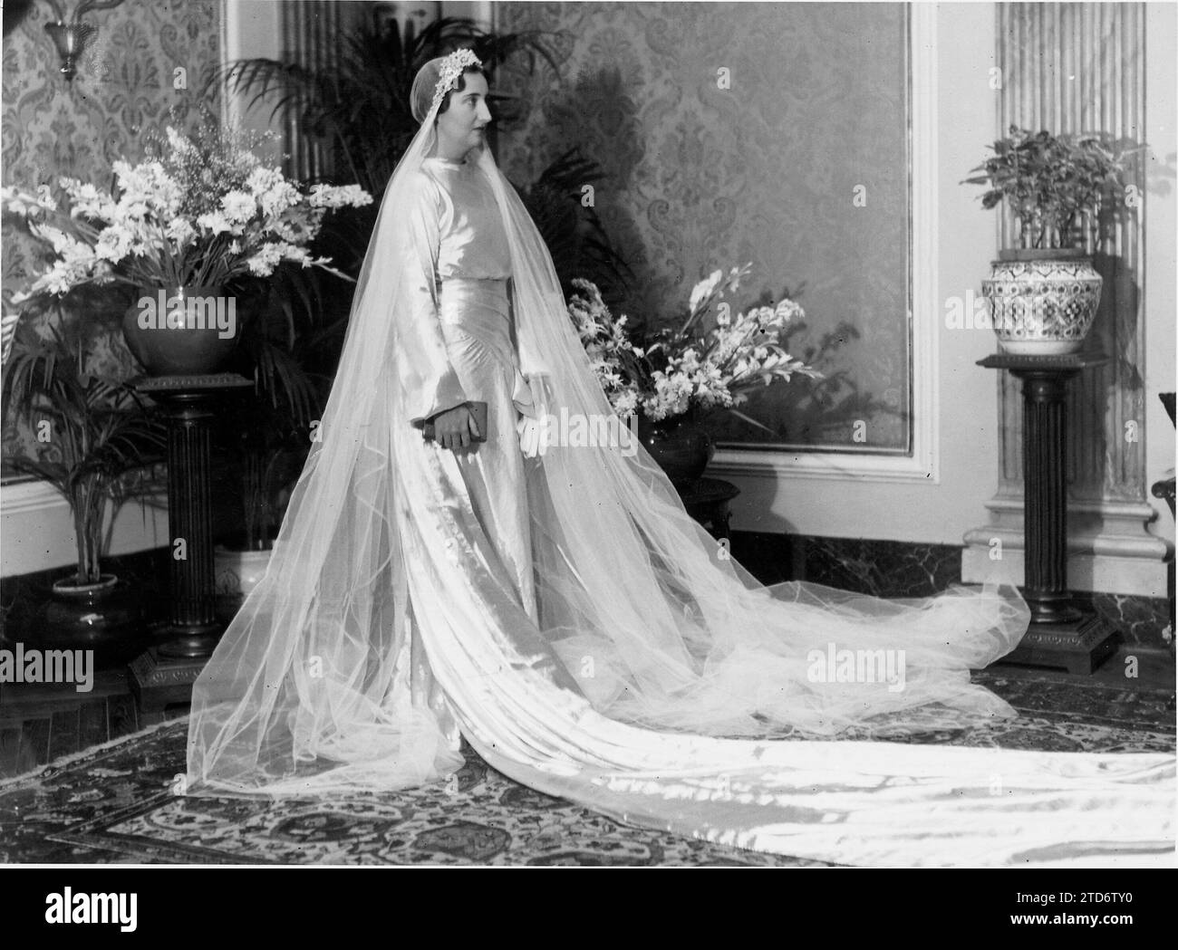 10/11/1935. María de las Mercedes on the day of her wedding with Juan de Borbón. Credit: Album / Archivo ABC Stock Photo