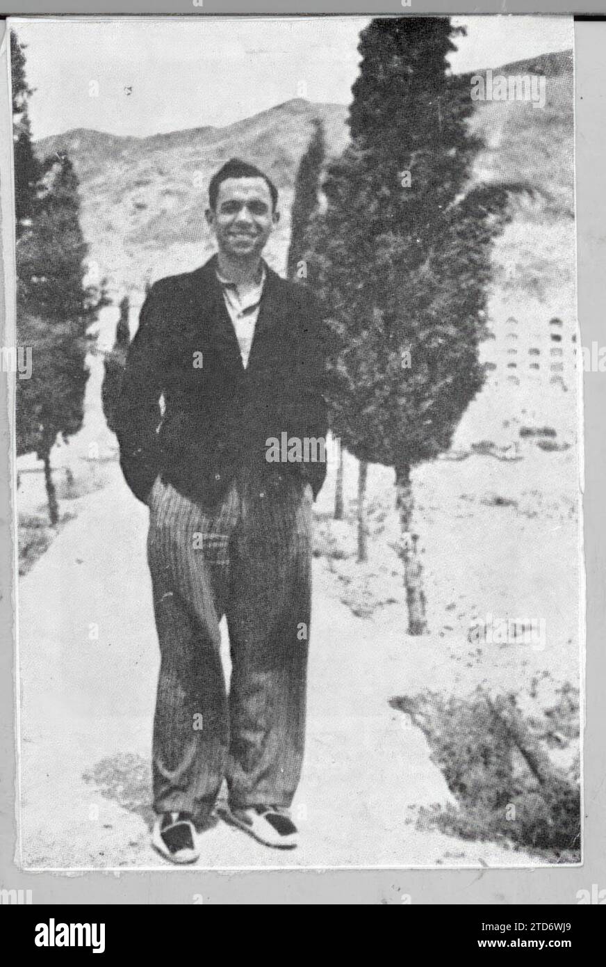 Miguel Hernández in the countryside of his land in 1923. Credit: Album / Archivo ABC Stock Photo
