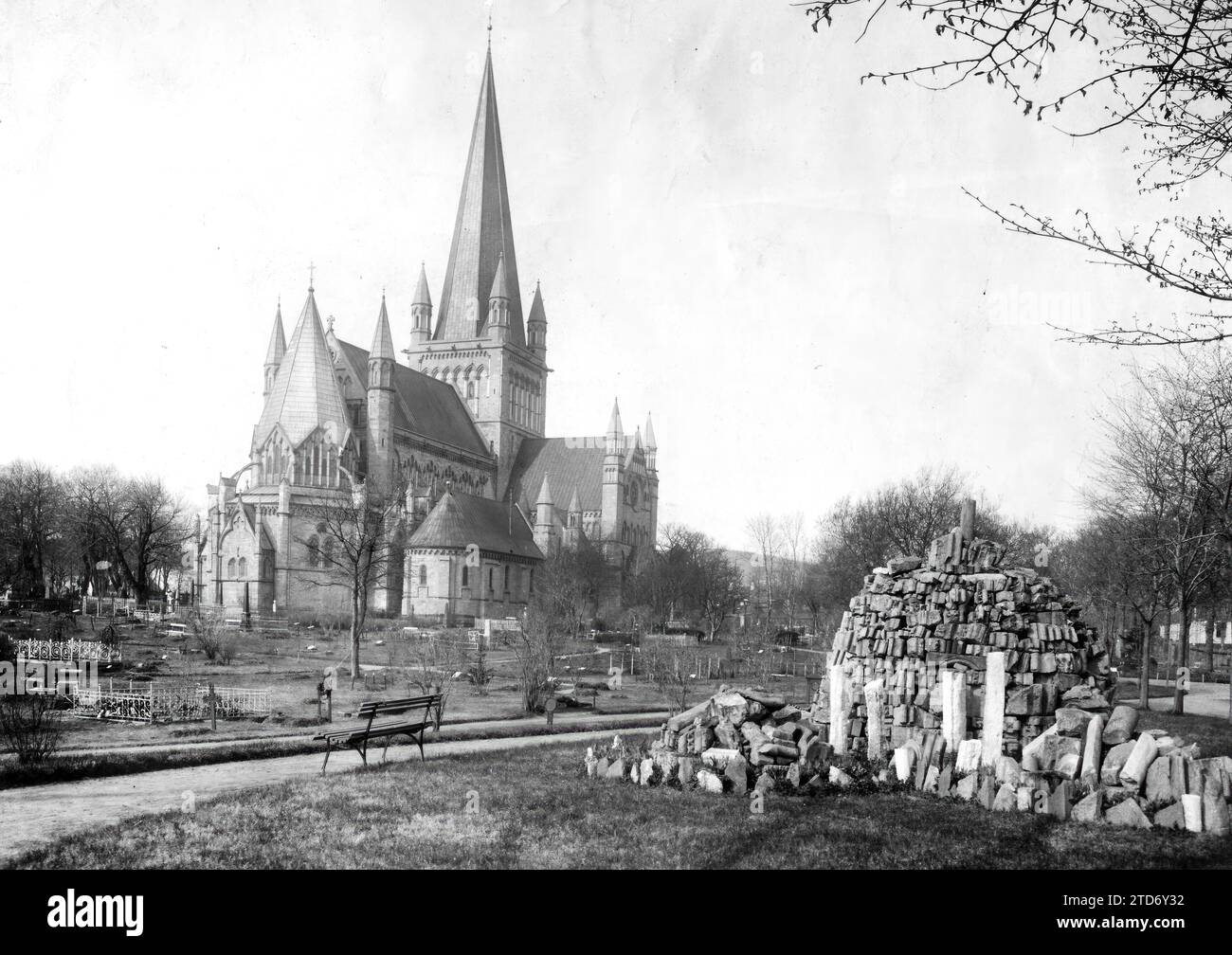 Trondheim (Norway), June 1906. Nidaros Cathedral, where the coronation of the Kings of Norway is celebrated, according to the constitution of 1814. The first to do so were Haakon VII and Queen Maud. Credit: Album / Archivo ABC / Philippe Hutin Trampus Stock Photo