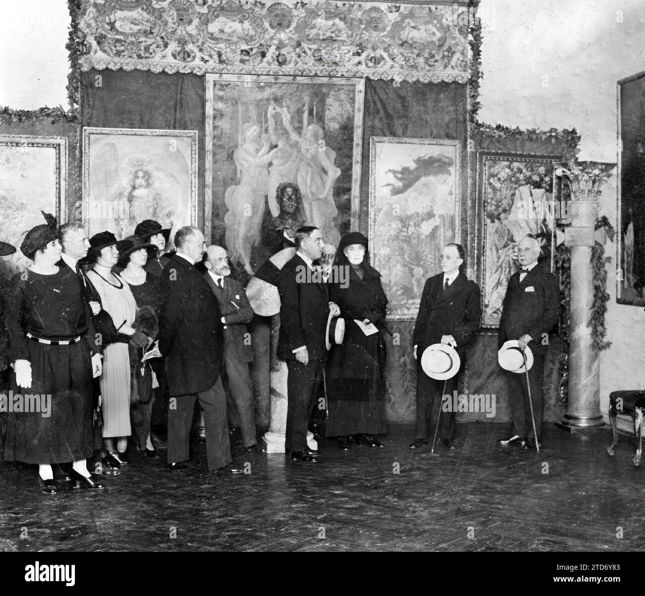06/07/1922. Madrid. At the Academy of Fine Arts. Exhibition of paintings by the famous painter D. José Villegas, inaugurated yesterday. Credit: Album / Archivo ABC / Julio Duque Stock Photo