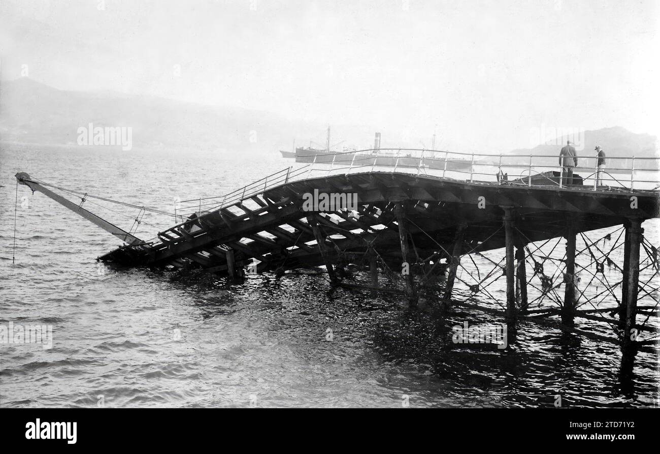 Vigo, 01/21/1922. The storm left the railway company dock in this state. Credit: Album / Archivo ABC / Jaime Pacheco Stock Photo