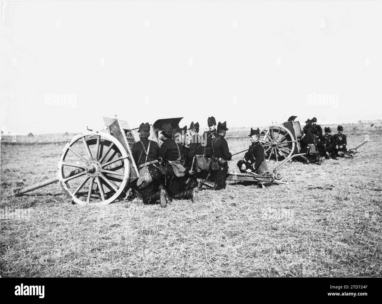 07/31/1916. From Another Belligerent Nation. Romanian army artillery soldiers exercising in the use of rapid-fire cannons. Credit: Album / Archivo ABC / Charles Chusseau Flaviens Stock Photo