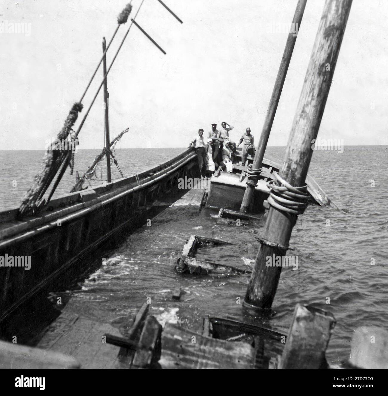07/31/1918. In the Golas del Ebro. Current status of the 'Pailebot' 'Nicola P', stranded in that place and abandoned after fruitless work to float it. Photo: H. Vallvé. Credit: Album / Archivo ABC / H. Vallvé Stock Photo