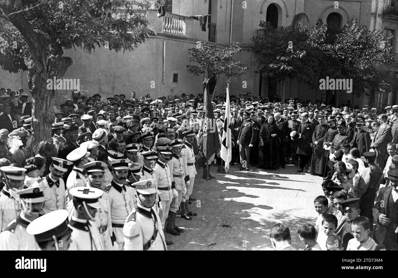 09/30/1916. An interesting party in Gelida (Barcelona). The Authorities and Commissions in the blessing of the Spanish flag, given to the Red Cross of said population. Credit: Album / Archivo ABC / Josep Brangulí Stock Photo