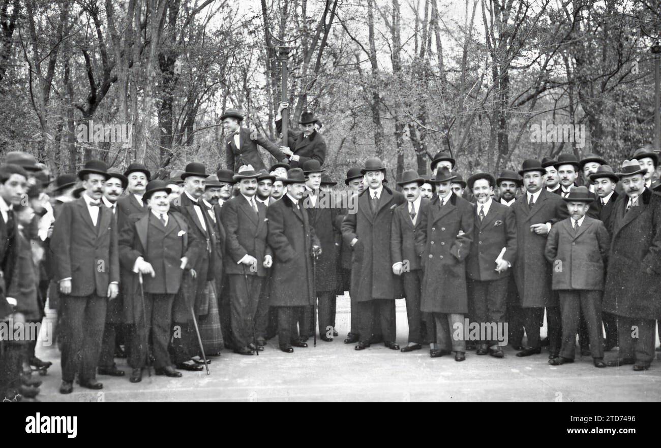 11/24/1917. In the ideal Retiro, in Madrid. Group of attendees at the banquet organized by the Maurist youth as a gift to the New Councilors of the party. Credit: Album / Archivo ABC / Julio Duque Stock Photo