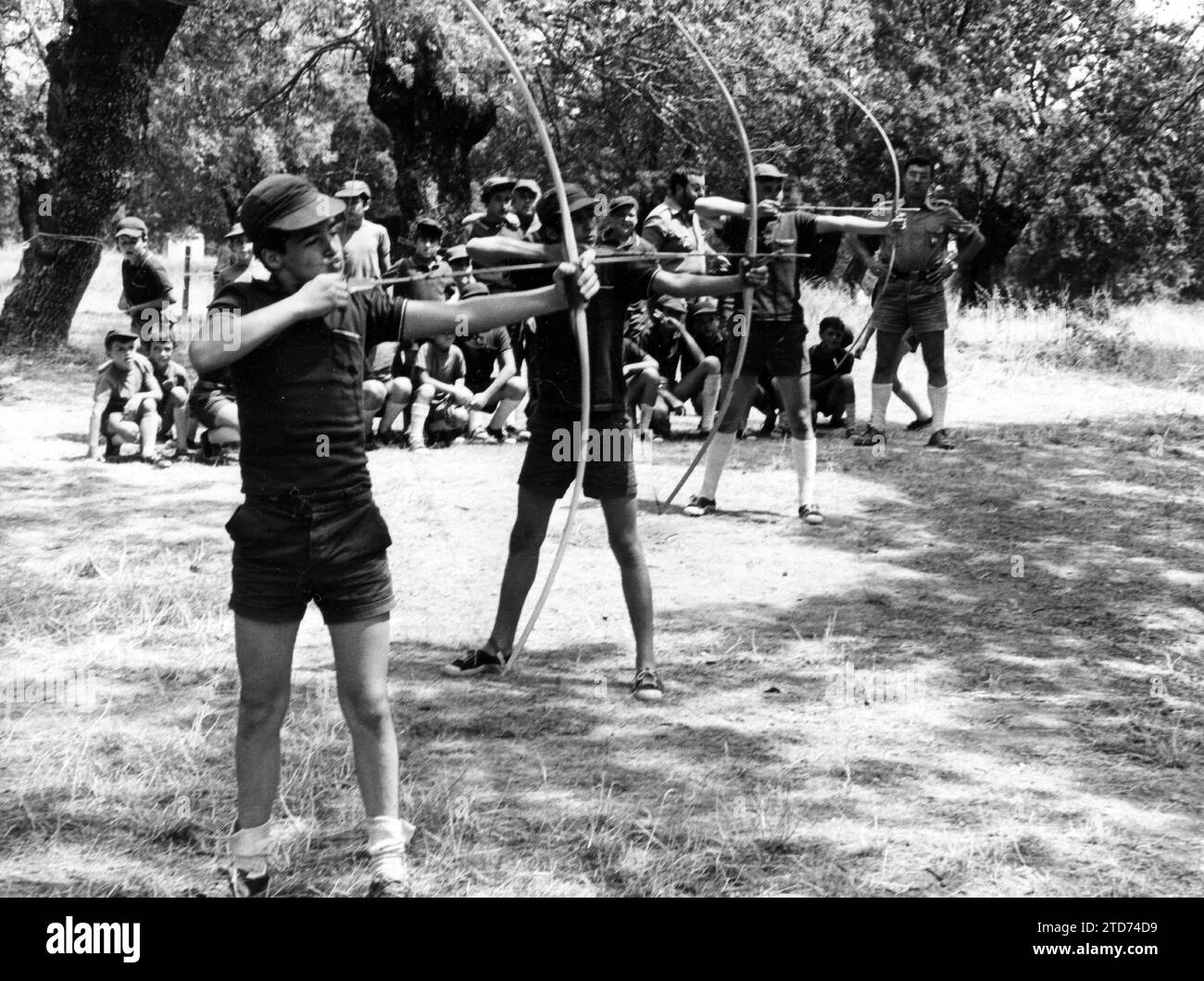 01/01/1975. Some Children Practice Archery at a Summer Camp. Credit: Album / Archivo ABC / D. Cubillo Stock Photo