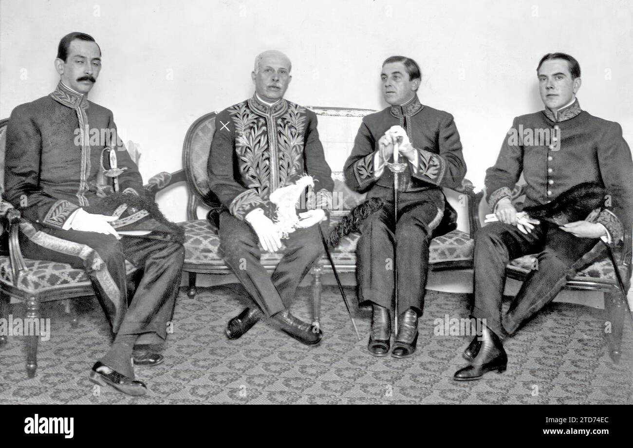 11/11/1917. The new representative of Brazil in Spain. Mr. Pedro Toledo (X), who yesterday presented his Credentials to His Majesty the King, accompanied by the senior staff of the Brazilian legation. Credit: Album / Archivo ABC / José Zegri Stock Photo