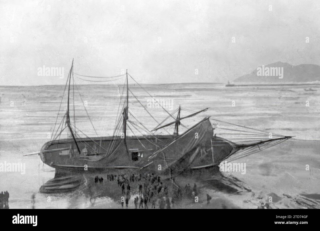 11/30/1917. The storm in the Cantabrian Sea. The sailboat 'Ciscar', run aground on Algorta beach, at the entrance to the port of Bilbao. Credit: Album / Archivo ABC / Espiga Stock Photo