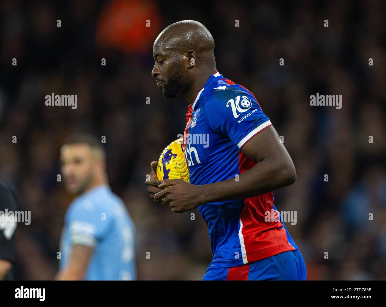 (231217) -- MANCHESTER, Dec. 17, 2023 (Xinhua) -- Crystal Palace's Jean ...