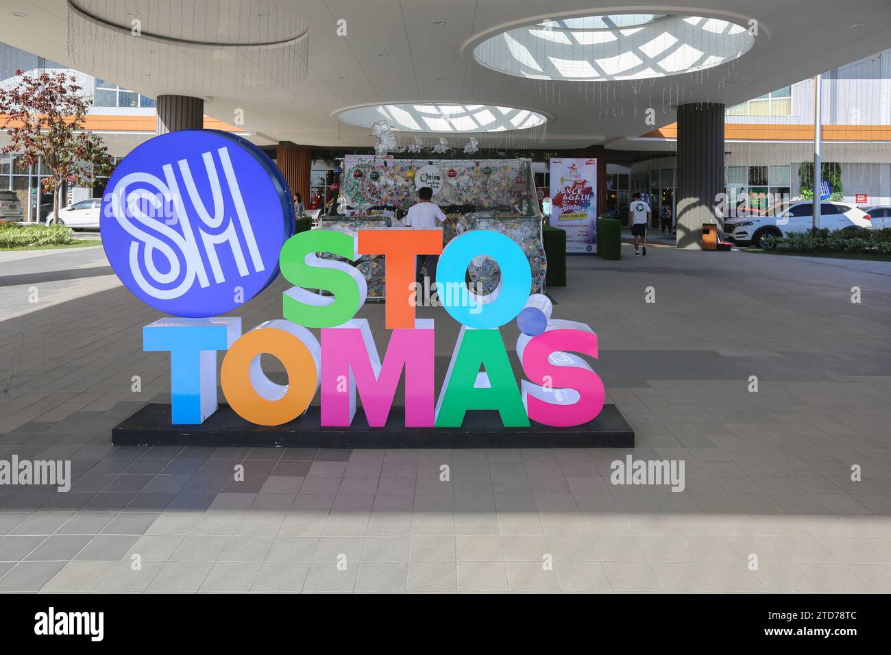 Santo Tomas, Philippines. December 17, 2023: A week before Christmas Eve, Holiday shopping rush for the Filipinos in the all-new SM City Sto. Tomas (Batangas) which is the latest and 85th Philippine mall launched by SM Prime, one of the biggest mall operators in Southeast Asia. Architecturally inspired by Changi Airport, it's the first Singapore-style mall in the country. As one of the largest Catholic countries, the Philippines celebrates the world’s longest Christmas season, which begins on September 1 and Christmas music being played as early as August. Credit: Kevin Izorce/Alamy Live News Stock Photo
