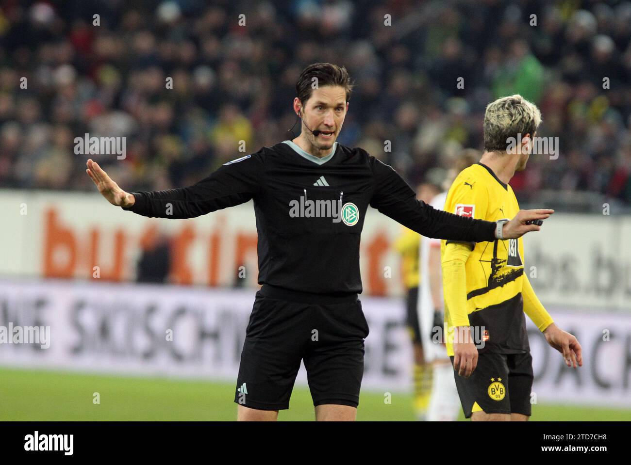 AUGSBURG, Germany - 16. December 2023: Schiedsrichter, referee Dr. Matthias JOELLENBECK  during the Bundesliga Football  match between Fc AUGSBURG and BvB Borussia DORTMUND at the WWK Arena in Augsburg on 16. Decemberr 2023 , Germany. DFL, Fussball,  (Photo and copyright  @ ATP images / Arthur THILL (THILL Arthur / ATP / SPP) Stock Photo