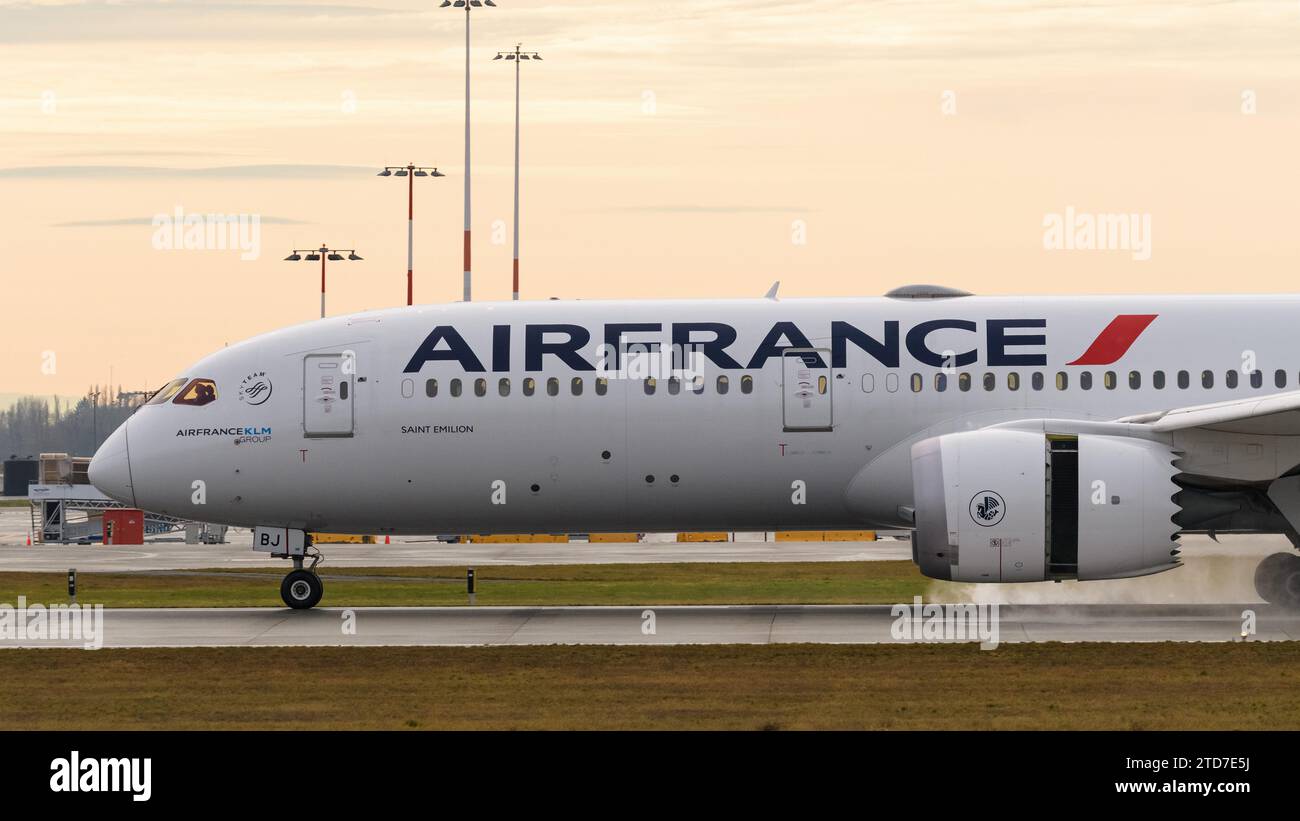 Richmond, British Columbia, Canada. 15th Dec, 2023. An Air France ...