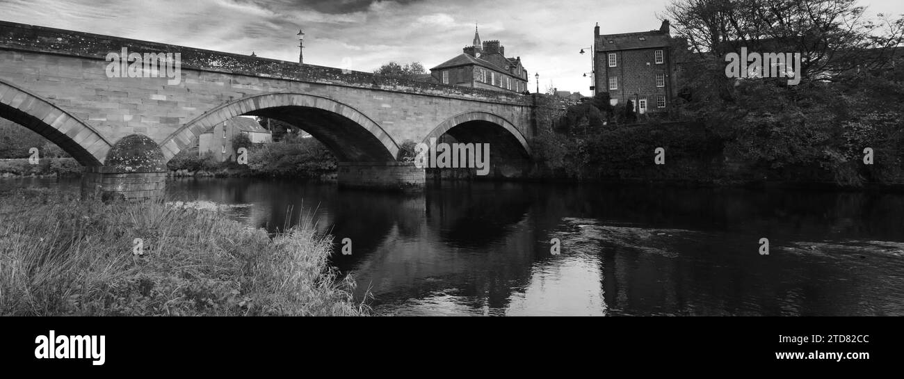 The river Annan, road bridge and town hall, Annan town, Dumfries and Galloway, Scotland, UK Stock Photo