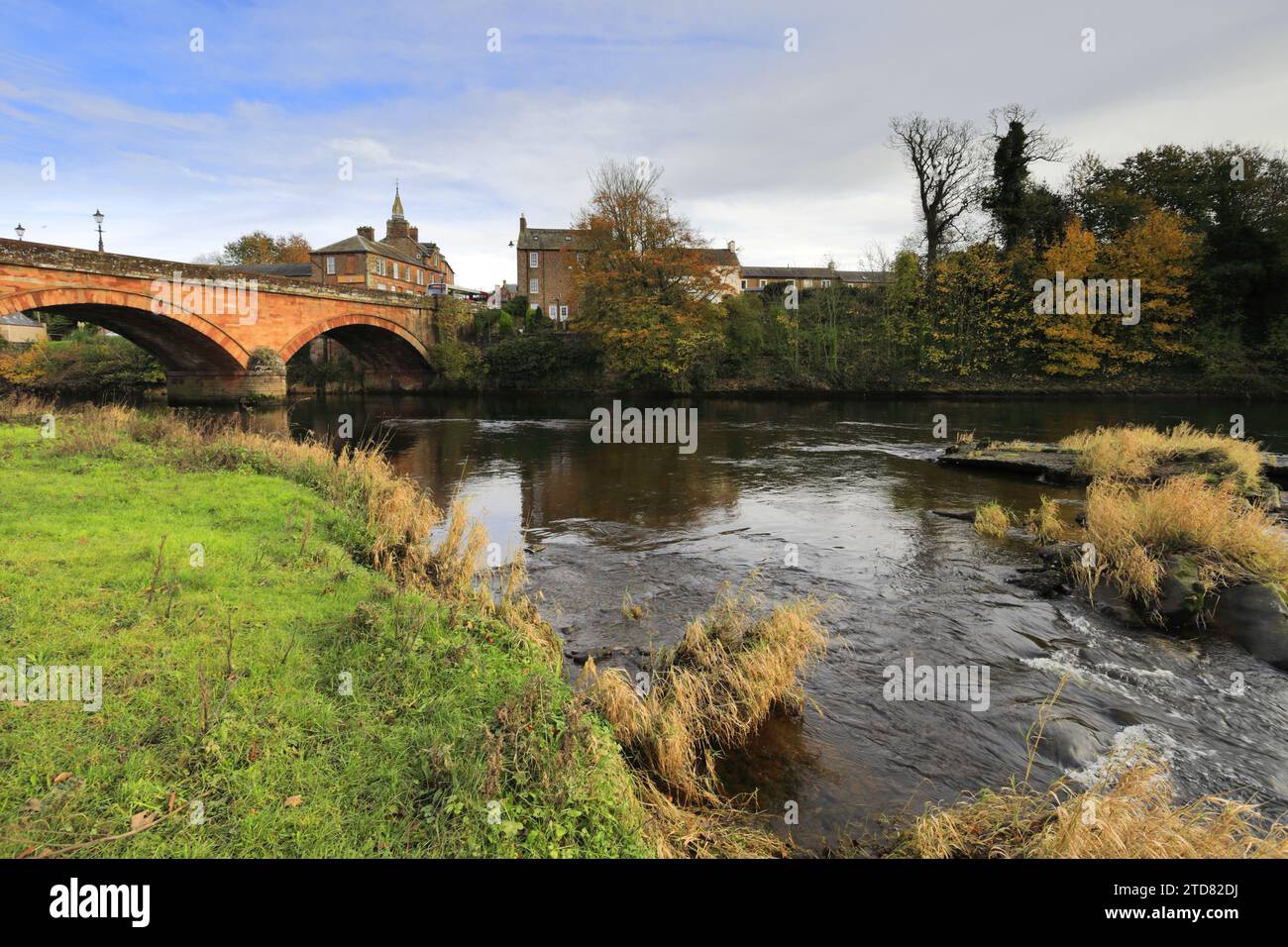 The river Annan, road bridge and town hall, Annan town, Dumfries and Galloway, Scotland, UK Stock Photo