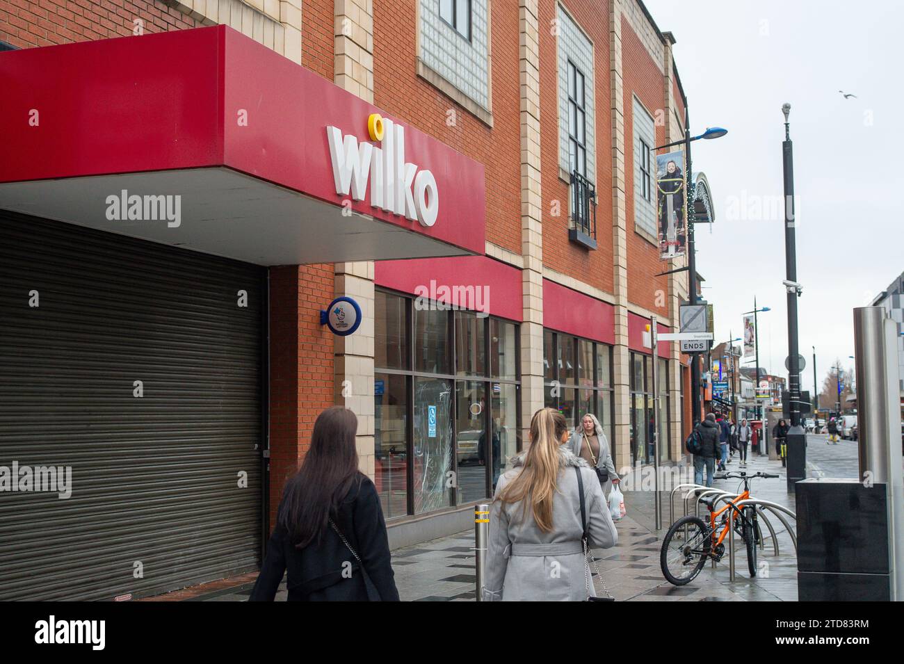 Slough, Berkshire, UK. 16th December, 2023. A closed down Wilko store