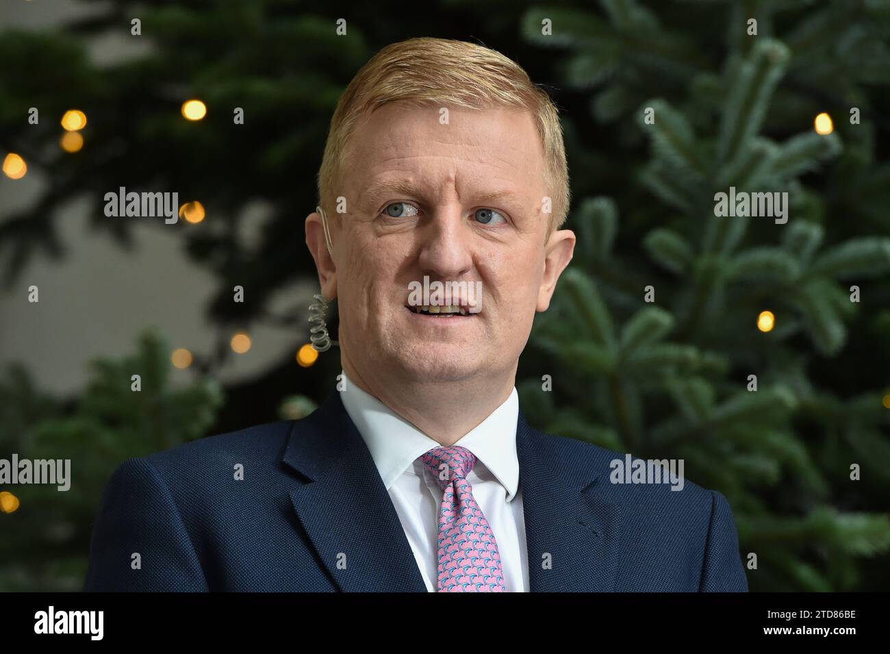 London, England, UK. 17th Dec, 2023. Deputy Prime Minister OLIVER DOWDEN, seen outside the BBC Studios after appearing on 'Sunday with Laura Kuenssberg' (Credit Image: © Thomas Krych/ZUMA Press Wire) EDITORIAL USAGE ONLY! Not for Commercial USAGE! Credit: ZUMA Press, Inc./Alamy Live News Stock Photo